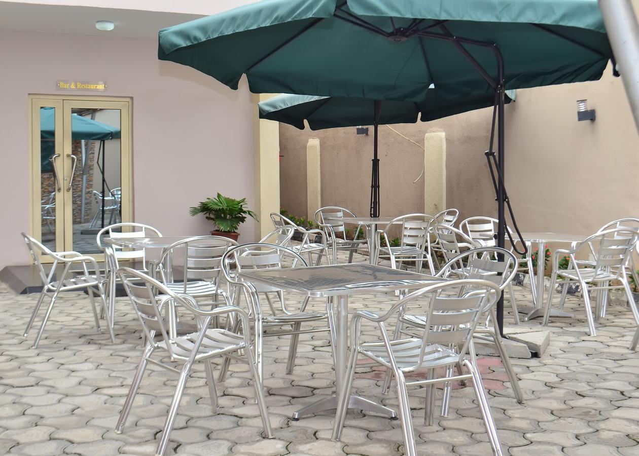 De Rigg Place - Alaka Estate, Surulere Lagos Exterior photo