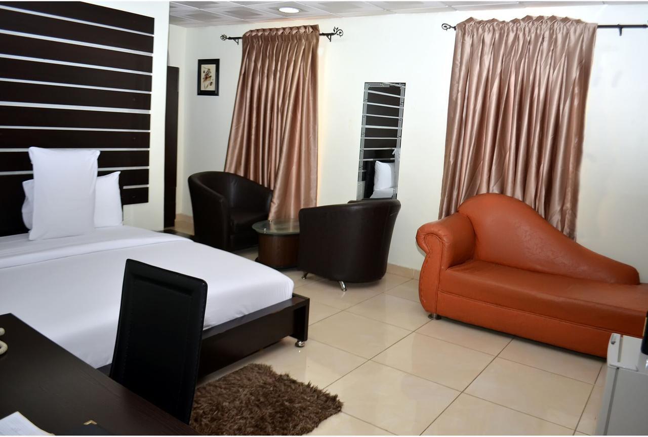 De Rigg Place - Alaka Estate, Surulere Lagos Exterior photo