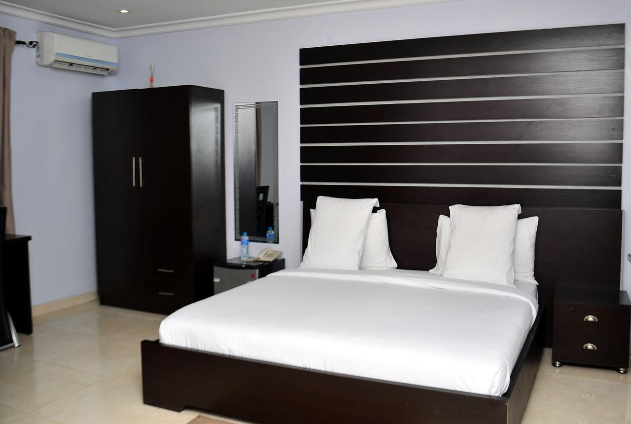 De Rigg Place - Alaka Estate, Surulere Lagos Exterior photo